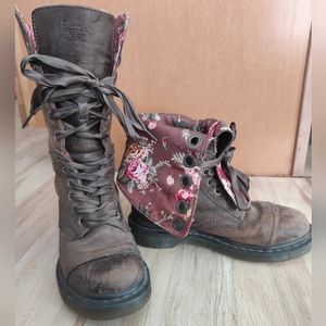 Dr. Martens triumph boots - floral liner